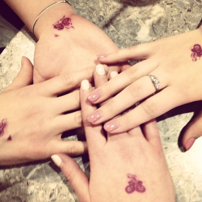 Enjoy the lupus love, but what you should really take from this photo is that Alyssa and my no-chip manicures still look FABULOUS a week and half after getting them.